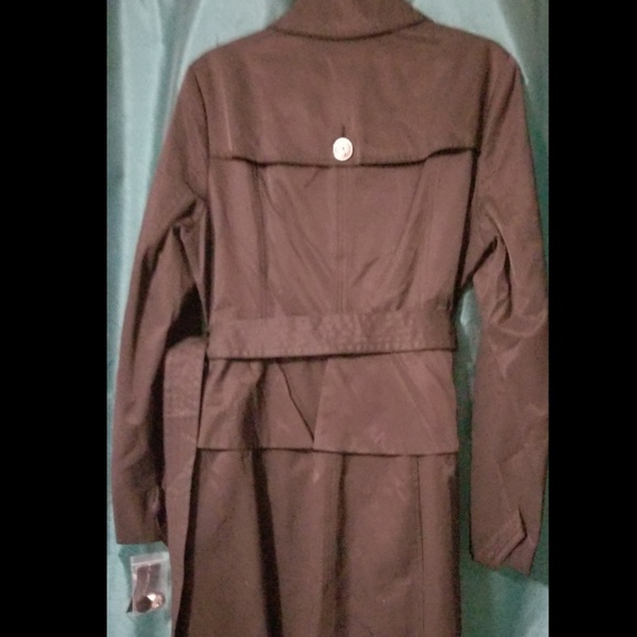 Never worn Raincoat - Picture 4 of 4